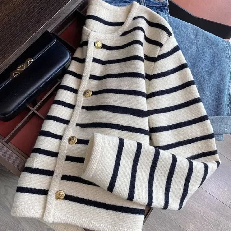 Fien | Cardigan a bottoni a righe